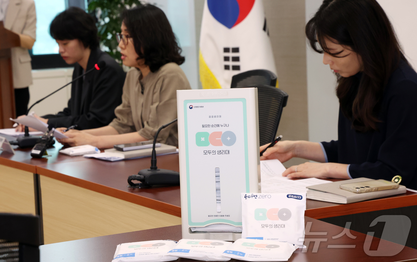 (서울=뉴스1) 김명섭 기자 = 조민경 성평등가족부 성평등정책관이 2일 오전 서울 종로구 세종대로 정부서울청사에서 공공생리대(모두의 생리대) 시범서비스 관련 발언을 하고 있다. …