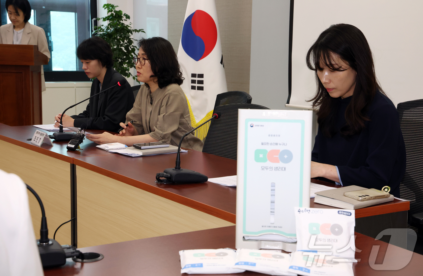 (서울=뉴스1) 김명섭 기자 = 조민경 성평등가족부 성평등정책관이 2일 오전 서울 종로구 세종대로 정부서울청사에서 공공생리대(모두의 생리대) 시범서비스 관련 발언을 하고 있다. …