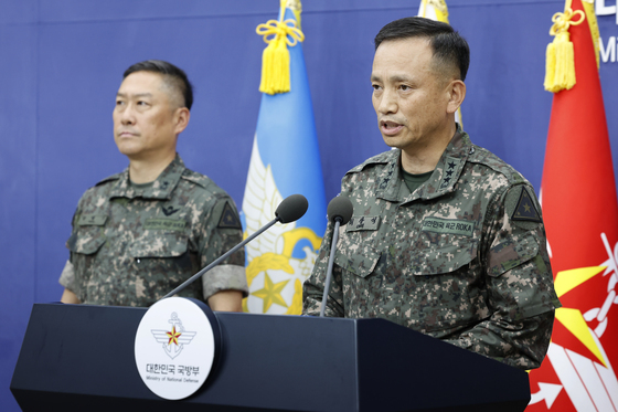사망 원인 발표하는 최창식 육군참모차장