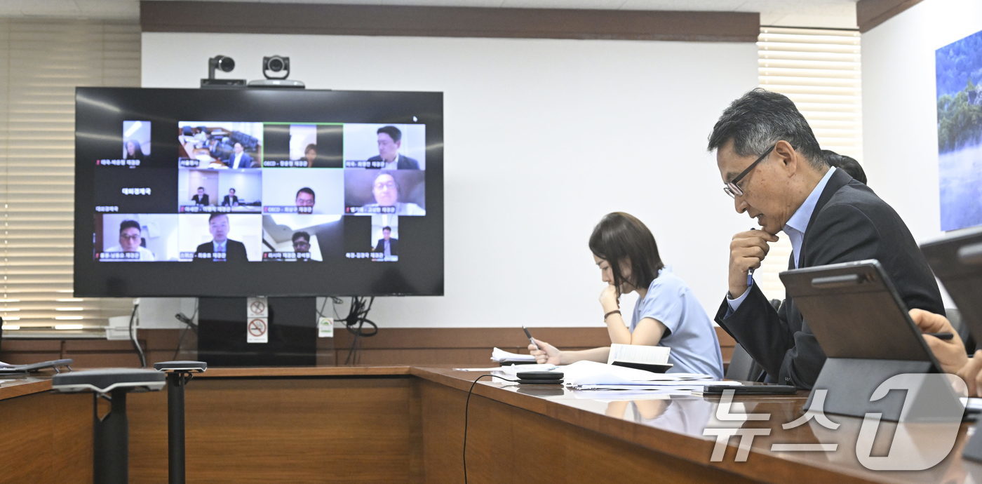 (서울=뉴스1) = 허장 재정경제부 차관이 2일 서울 종로구 정부서울청사에서 열린 '재경관 회의'를 주재하고 있다. (재정경제부 제공. 재판매 및 DB금지) 2026.7.2/뉴스1 …
