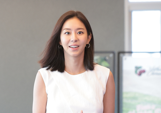 유이, 자체발광