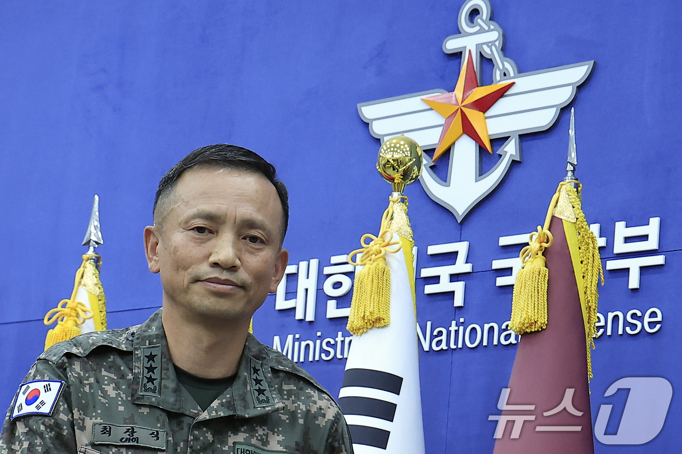 (서울=뉴스1) 박정호 기자 = 최장식 육군참모차장(중장)이 2일 오전 서울 용산구 국방부 청사에서 가진 브리핑에서 지난 5월 경기도 포천의 한 사단에서 동원예비군 훈련을 받다 숨 …