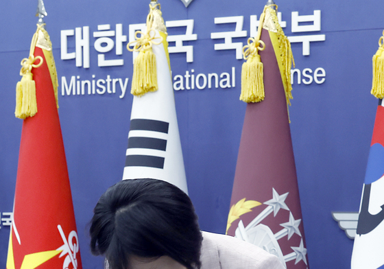 브리핑 마친 정빛나 국방부 대변인