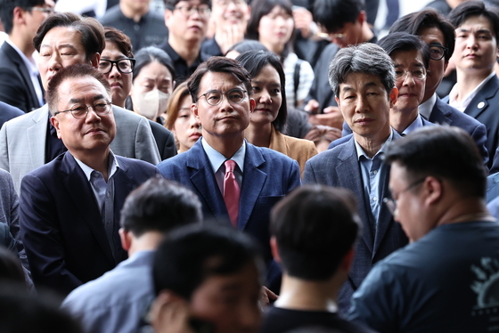 국조특위, 경찰 등과 올림픽공원 '잠실개표소' 진입…봉쇄 27일 만