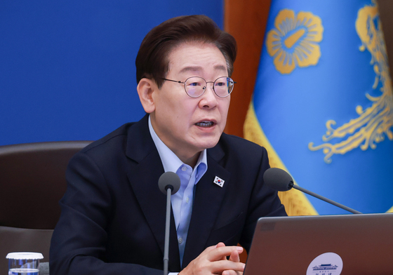 李대통령 "이례적 7월 장마, 괴물 폭우 우려"…지방정부에 대비 주문
