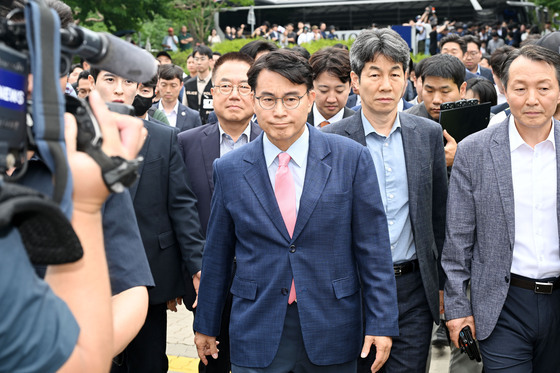 인천 빵집 1곳서 전국 간식 배달…선관위, 특정 점포 몰아주기 의혹