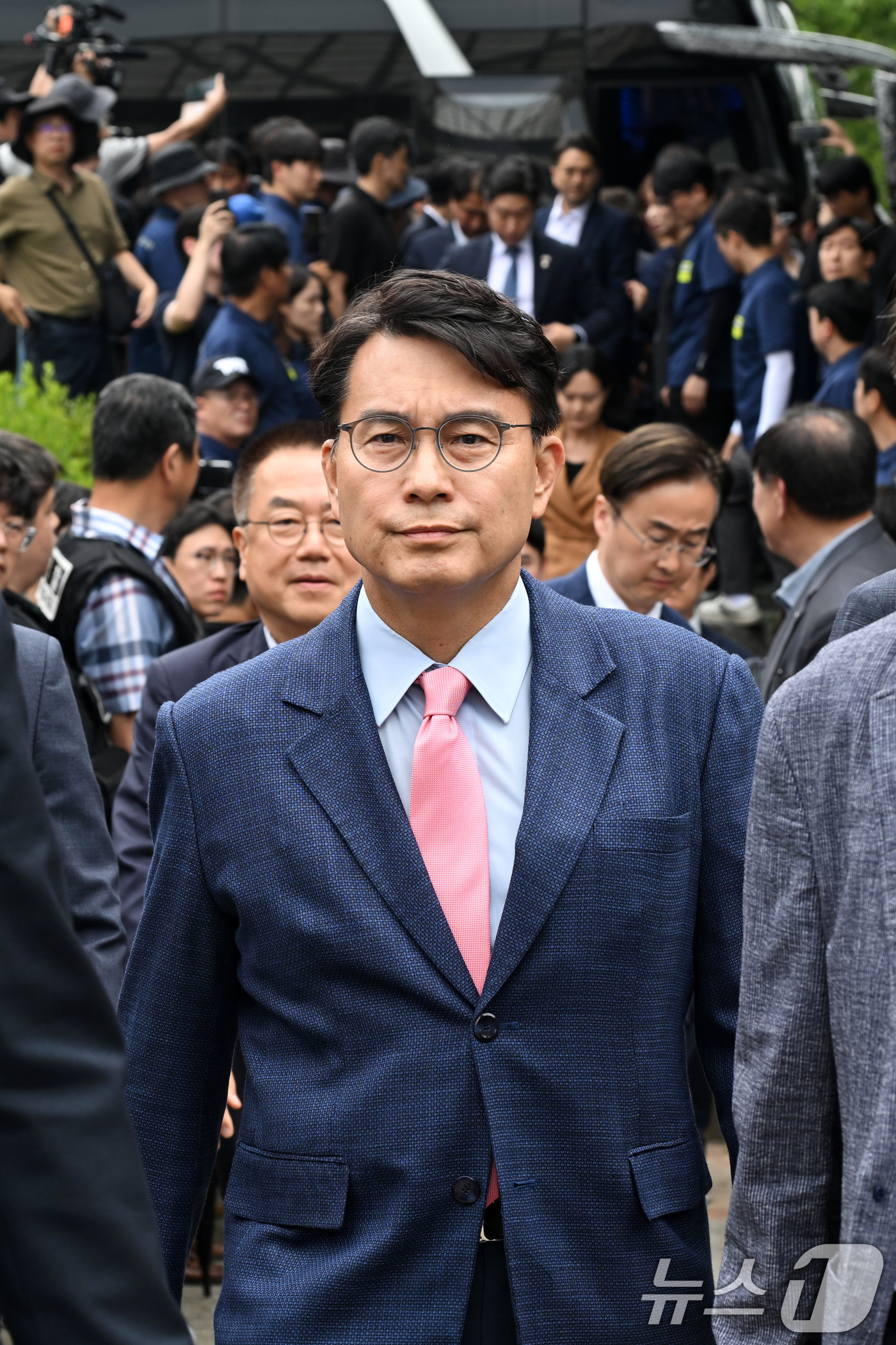 (서울=뉴스1) 국회사진기자단 = 6·3 지방선거 투표용지 부족 사태를 조사 중인 윤상현 국회 국정조사특별위원회 위원장을 비롯한 위원들이 2일 서울 송파구 올림픽공원 핸드볼경기장에 …