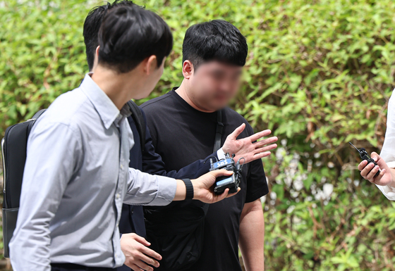 '개표소 경찰 폭행' 20대男 2명 구속 면해…"증거 인멸·도주 염려 없어"