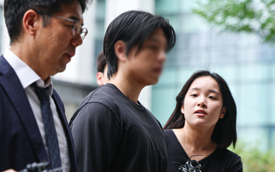 잠실 개표소서 공무 집행 방해한 20대 남성 구속 기로