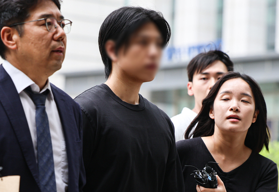 잠실 개표소서 공무 집행 방해한 20대 남성 구속 기로