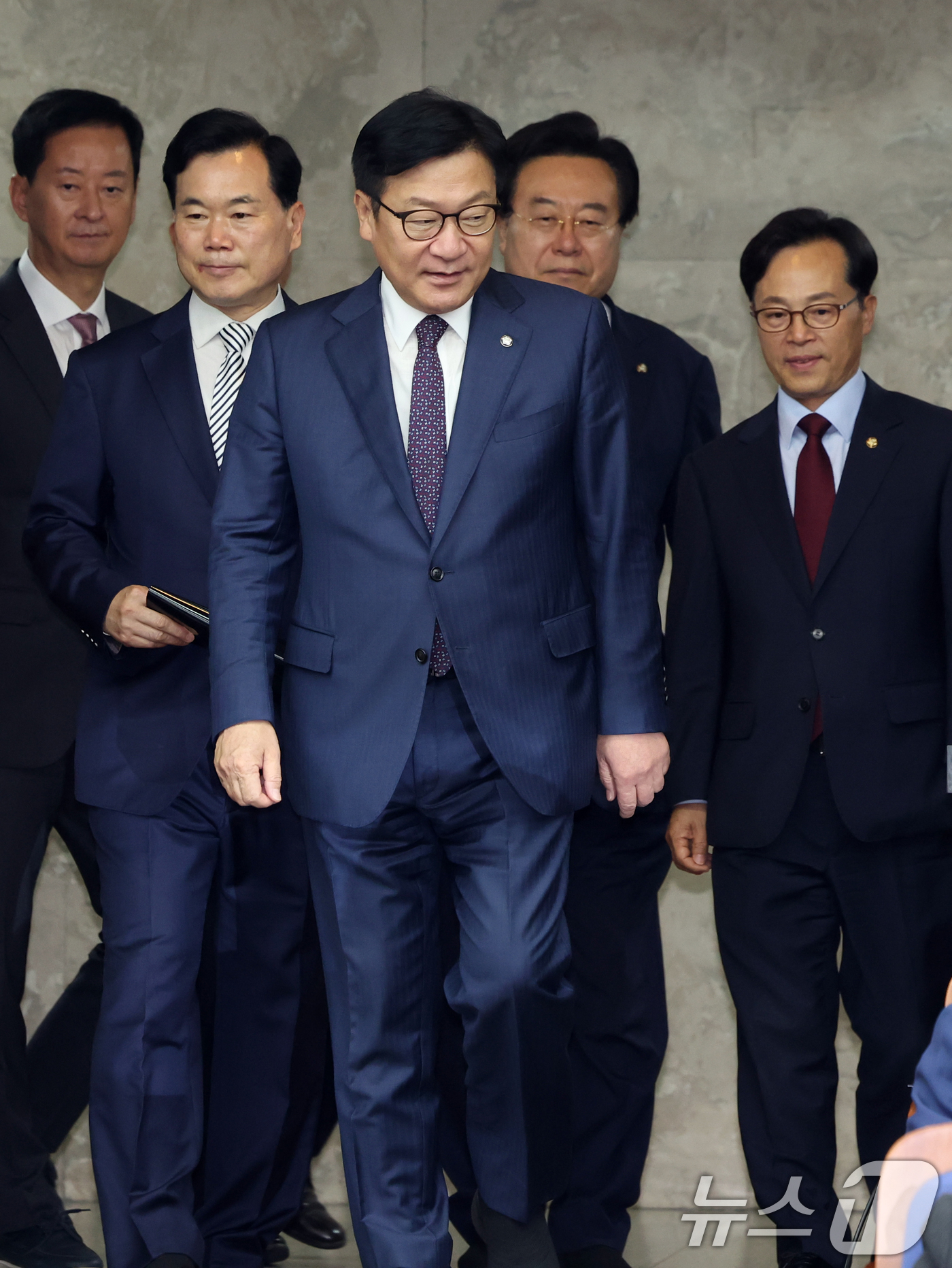 (서울=뉴스1) 황기선 기자 = 정점식 국민의힘 원내대표가 2일 오후 서울 여의도 국회에서 열린 의원총회에 참석하고 있다.  2026.7.2/뉴스1