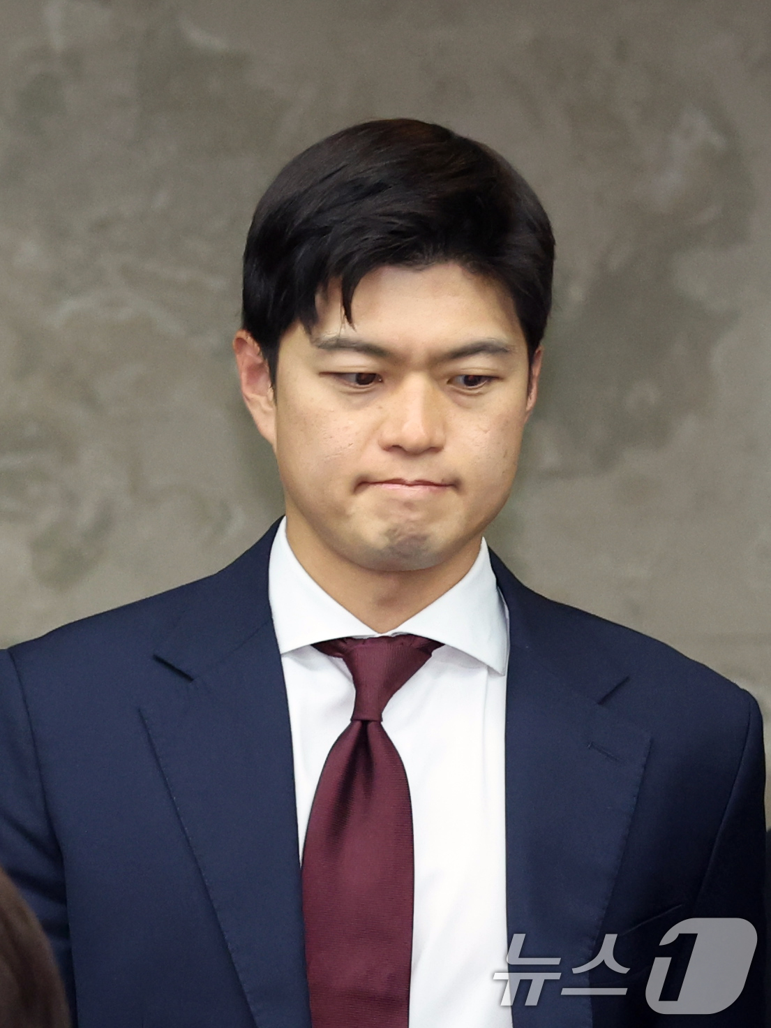(서울=뉴스1) 황기선 기자 = 김용태 국민의힘 의원이 2일 오후 서울 여의도 국회에서 열린 의원총회에 참석하고 있다.  2026.7.2/뉴스1
