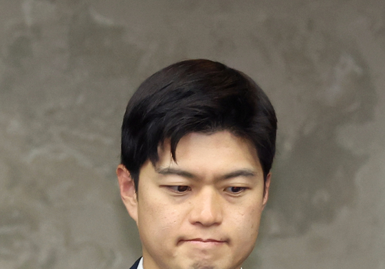 의총 참석하는 김용태 의원