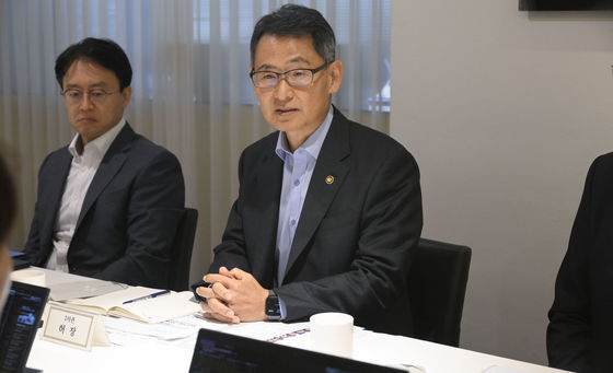 재경차관 "현재 환율 수준 뉴노멀 아냐…美日과 긴밀히 소통"