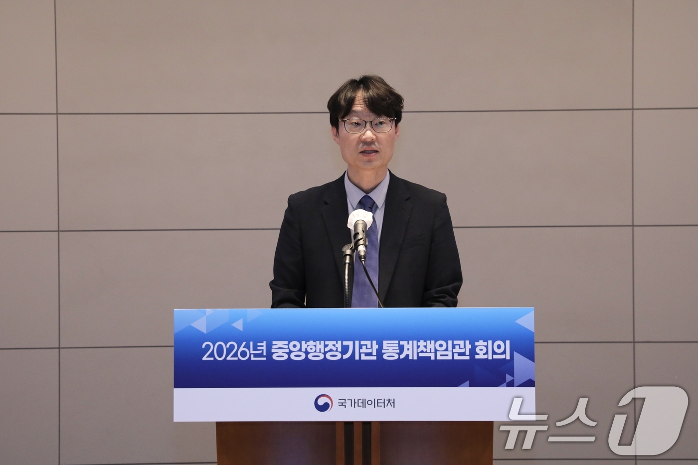 (서울=뉴스1) = 이명호 국가데이터처 차장이 2일 대전 통계센터에서 열린 ‘2026년 중앙행정기관 통계책임관 회의’에서 발언하고 있다. (국가데이터처 제공. 재판매 및 DB금지) …