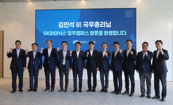 SK 하이닉스 청주캠퍼스 찾은 김민석 전 국무총리