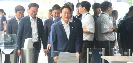 SK 하이닉스 청주캠퍼스 찾은 김민석 전 국무총리