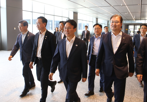 SK 하이닉스 청주캠퍼스 찾은 김민석 전 국무총리