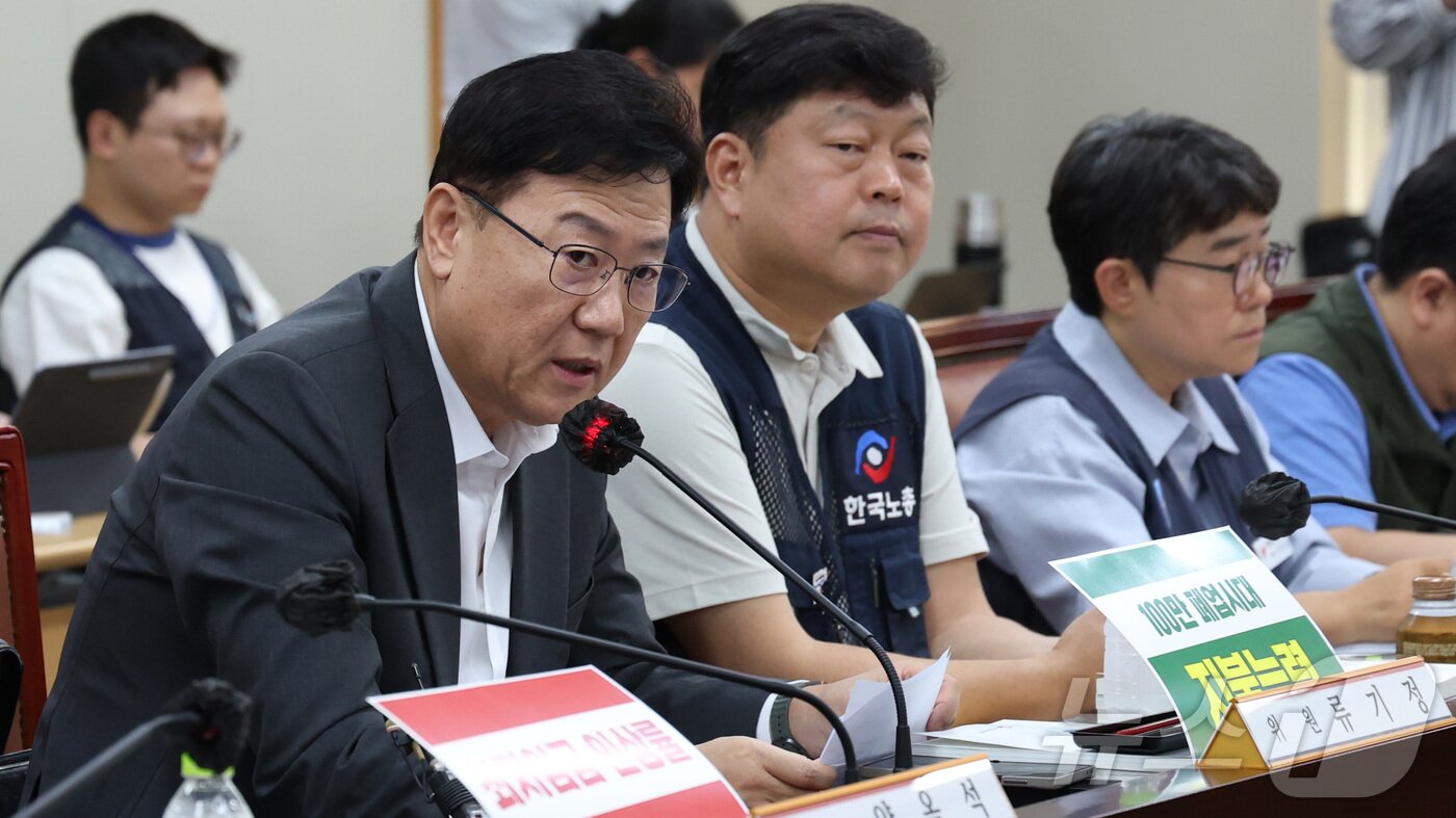 본문 이미지 - 류기정 사용자위원이 2일 세종시 정부세종청사 최저임금위원회에서 열린 2027년도 최저임금위원회 11차 전원회의에 참석하여 발언하고 있다. 2026.7.2 ⓒ 뉴스1 김기남 기자