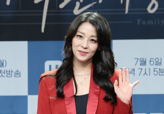 한고은, 매혹적인 눈빛