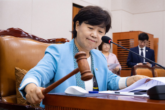 野, 경찰 '서영교 출판기념회 돈봉투 무혐의' 처분에 "굴종 수사 극치"