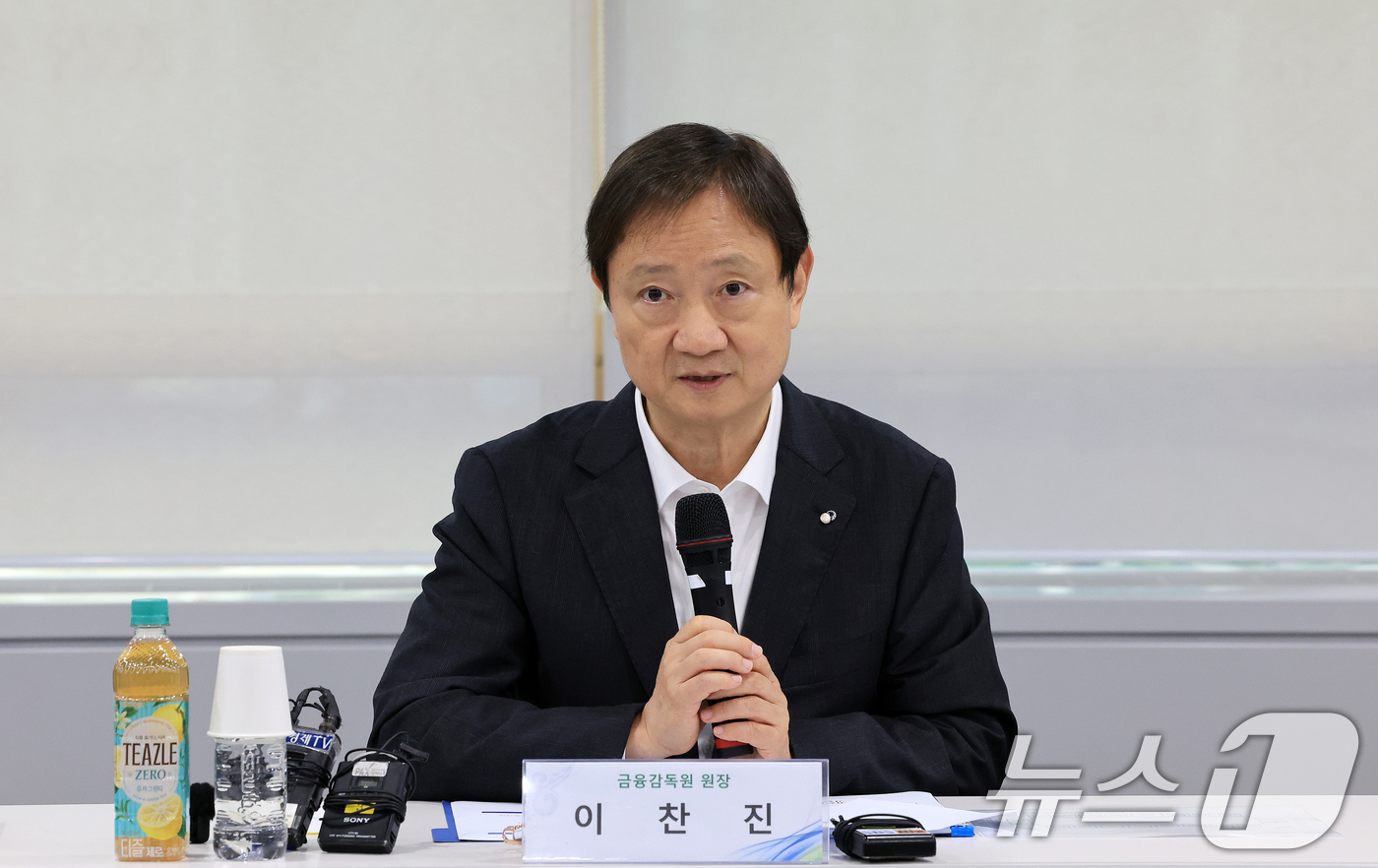 (서울=뉴스1) 이호윤 기자 = 이찬진 금융감독원장이 2일 서울 마포구 프론트원에서 열린 금융감독원장-가상자산사업자 CEO 간담회에서 모두발언을 하고 있다. 2026.7.2/뉴스1 …