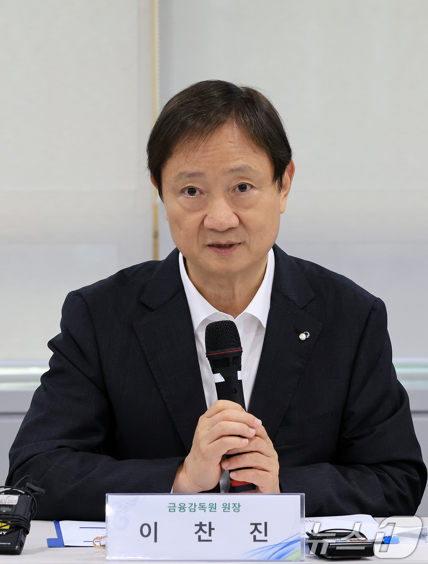 (서울=뉴스1) 이호윤 기자 = 이찬진 금융감독원장이 2일 서울 마포구 프론트원에서 열린 금융감독원장-가상자산사업자 CEO 간담회에서 모두발언을 하고 있다. 2026.7.2/뉴스1 …