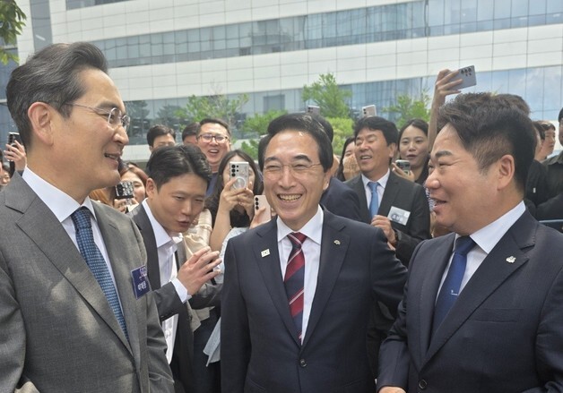 '삼성 113조 투자' 아산시, 발로 뛰며 돕는다