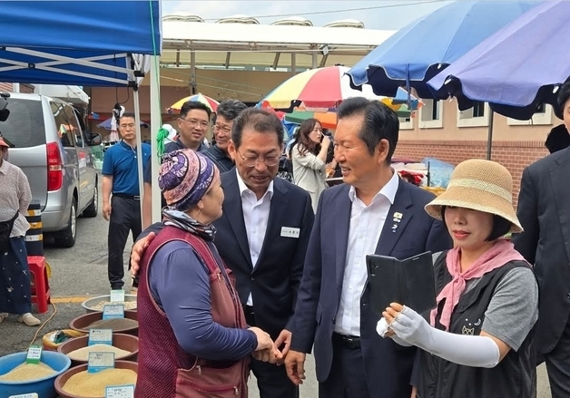 '호남 주력' 정청래, 광주 오월어머니집·순천 아랫장 방문(종합2보)