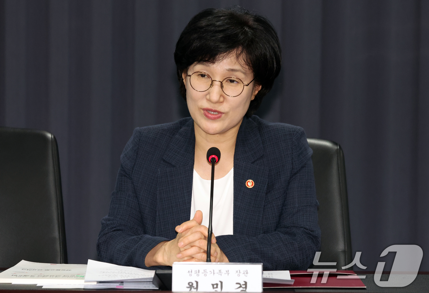 (서울=뉴스1) 김명섭 기자 = 원민경 성평등가족부 장관이 2일 오후 서울 종로구 창성동 정부서울청사 별관에서 열린  여성노동연대회의 간담회에서 모두 발언을 하고 있다.  2026 …
