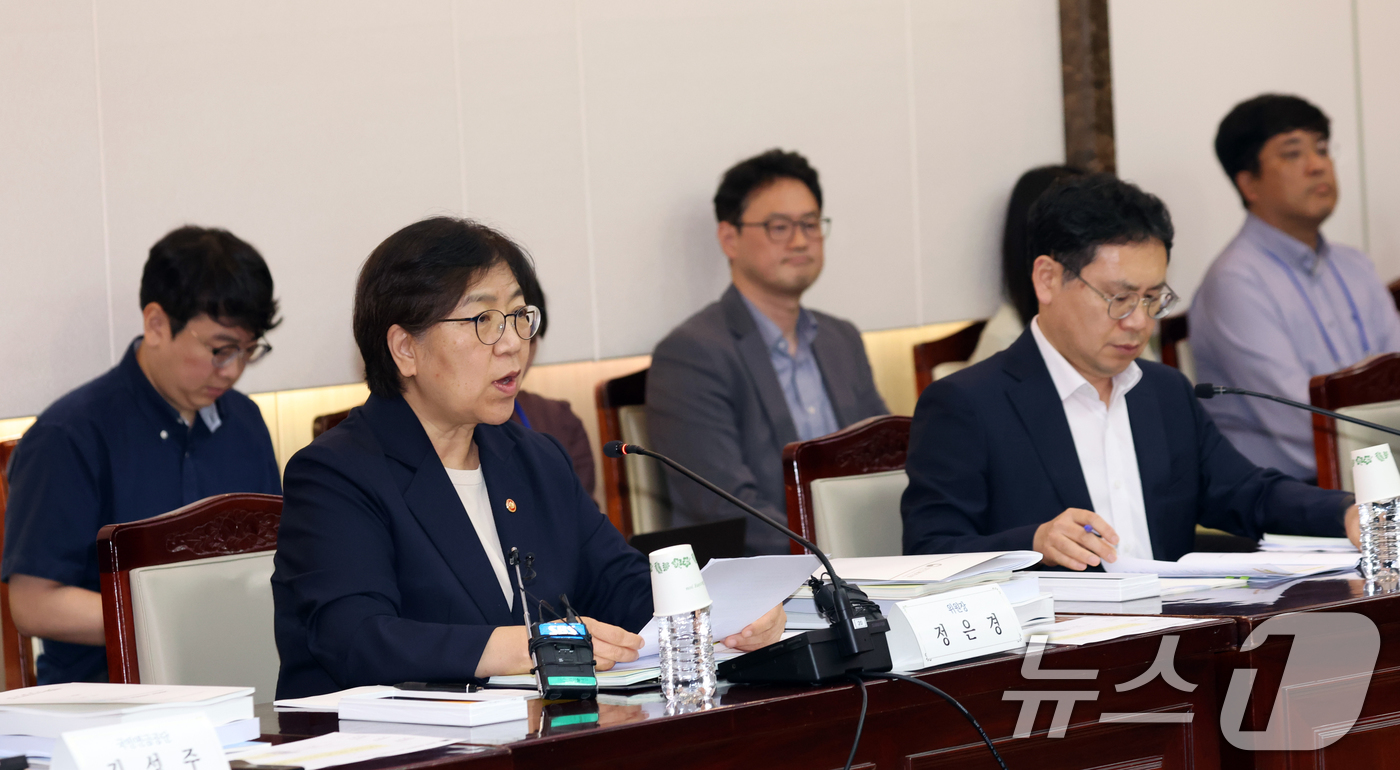 (서울=뉴스1) 김명섭 기자 = 정은경 보건복지부 장관이 2일 서울 종로구 세종대로 정부서울청사에서 열린 제6차 국민연금기금운용위원회에서 모두 발언을 하고 있다.  2026.7.2 …