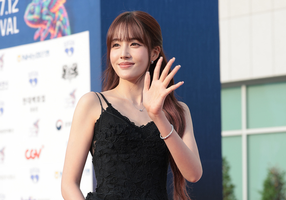 부천국제판타스틱영화제 찾은 스테이씨 윤