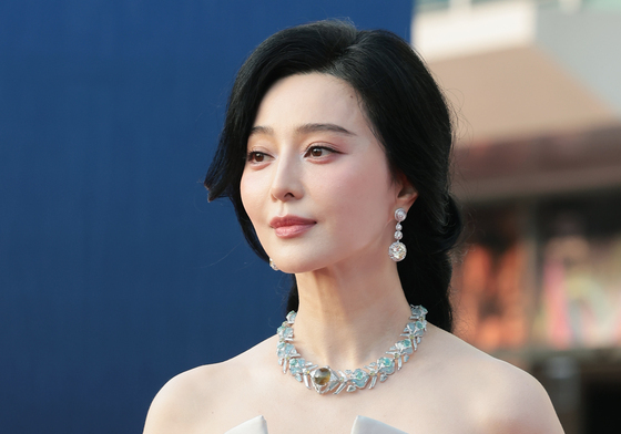 '44세' 판빙빙, 뱀파이어 미모