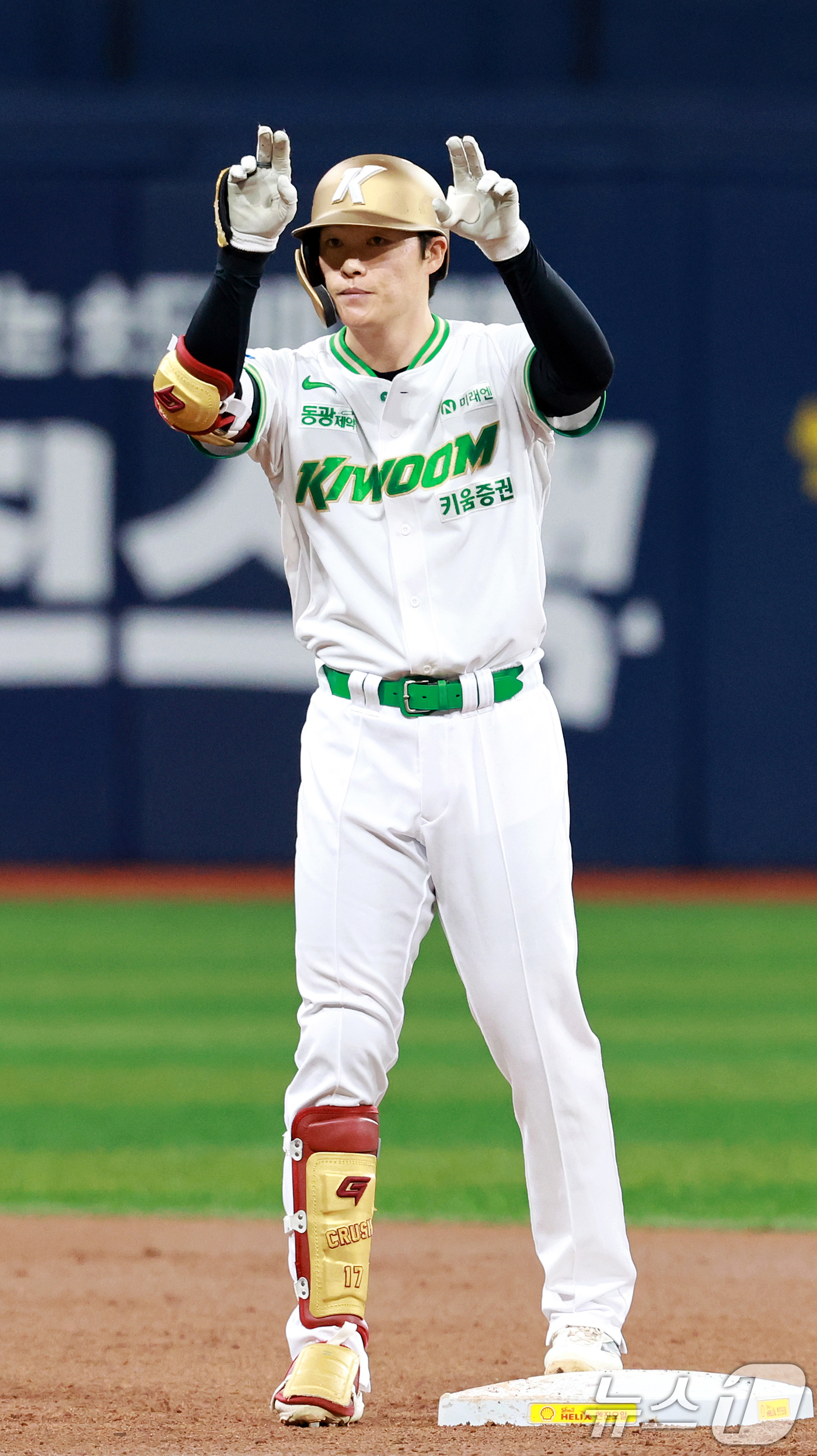 (서울=뉴스1) 이호윤 기자 = 2일 서울 구로구 고척스카이돔에서 열린 '2026 신한은행 SOL KBO리그' LG 트윈스와 키움 히어로즈의 경기, 1회말 2사 3루 상황에서 키움 …