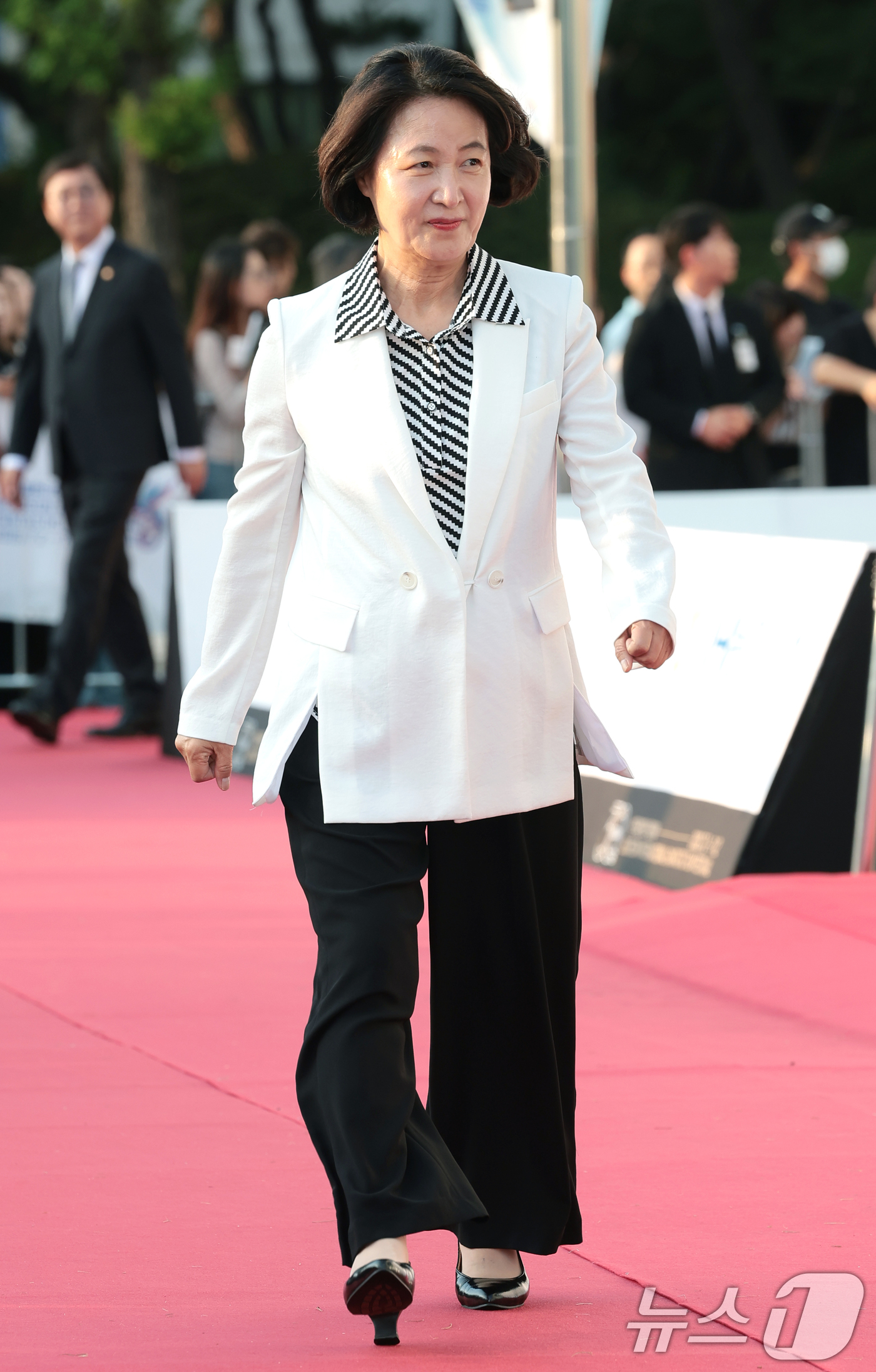 (부천=뉴스1) 권현진 기자 = 추미애 경기지사가 2일 오후 경기도 부천시청에서 열린 제30회 부천국제판타스틱영화제 참석해 레드카펫을 밟고 있다. 2026.7.2/뉴스1