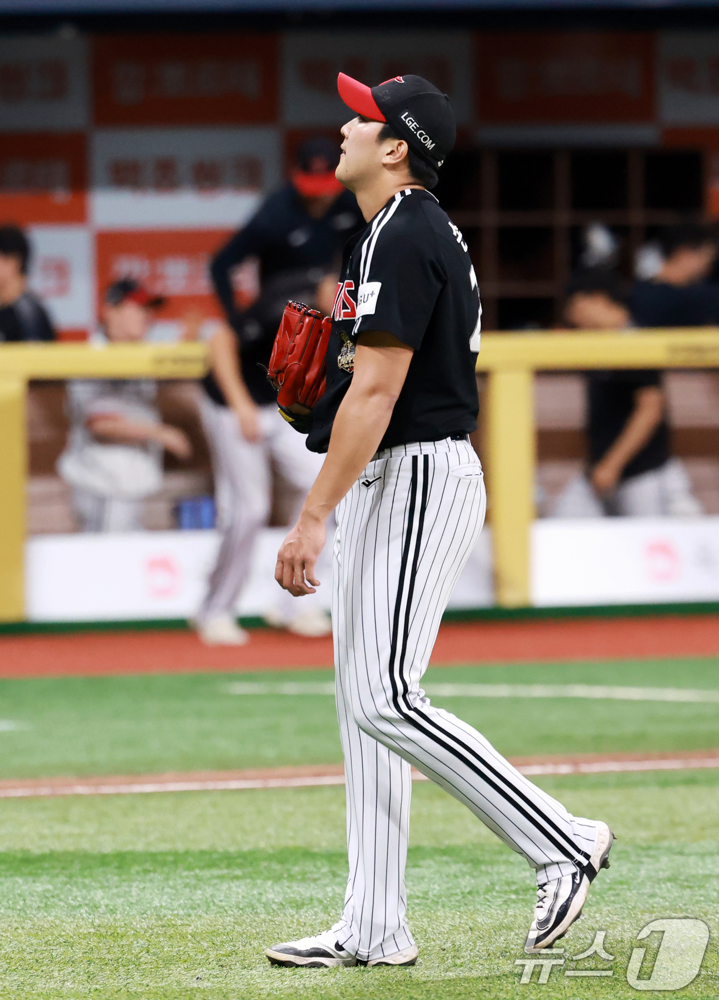 (서울=뉴스1) 이호윤 기자 = LG 손주영이 2일 서울 구로구 고척스카이돔에서 열린 '2026 신한은행 SOL KBO리그' LG 트윈스와 키움 히어로즈의 경기에서 7-5로 승리를 …