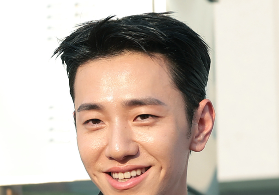 남윤수, 햇살 보조개 미소