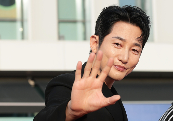 박시우, 따뜻한 손 인사