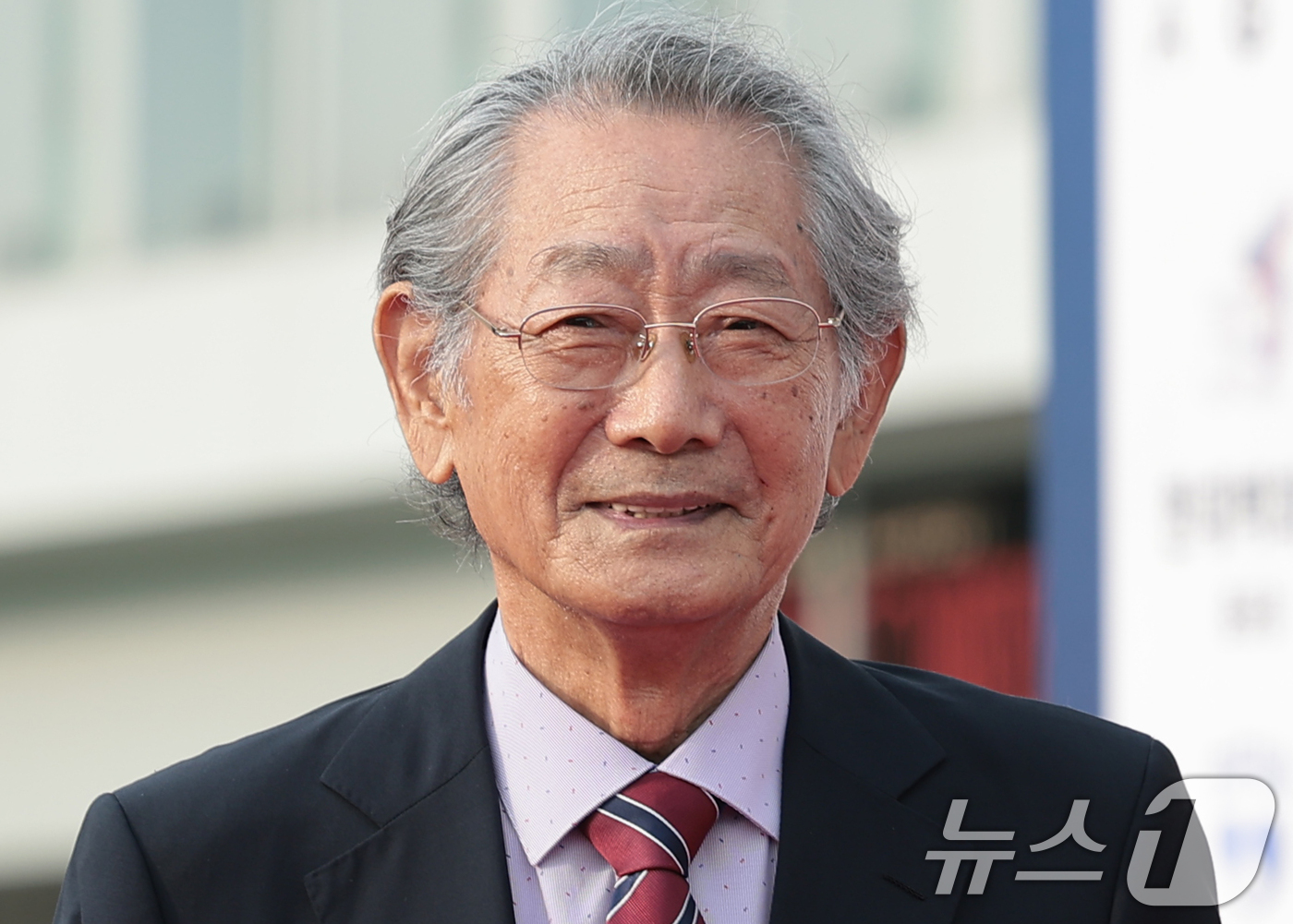(부천=뉴스1) 권현진 기자 = 영화 '변태' 배우 전무송이 2일 오후 경기도 부천시청에서 열린 제30회 부천국제판타스틱영화제 참석해 레드카펫을 밟고 있다. 2026.7.2/뉴스1 …