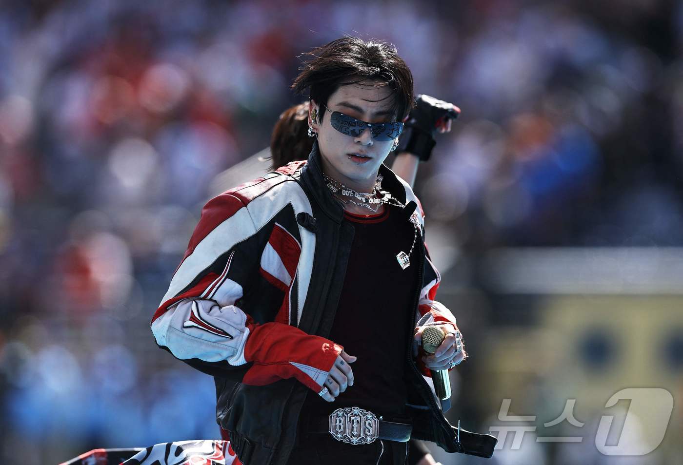 (AFP=뉴스1) 추연화 기자 = 방탄소년단(BTS)의 정국이 19일(현지시간) 뉴욕 뉴저지 스타디움에서 열린 2026 FIFA 월드컵 결승전 스페인과 아르헨티나의 경기 하프타임 …
