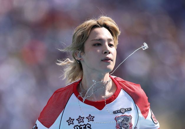 월드컵 하프타임쇼 장식한 BTS 지민 '7번 의상 입고'