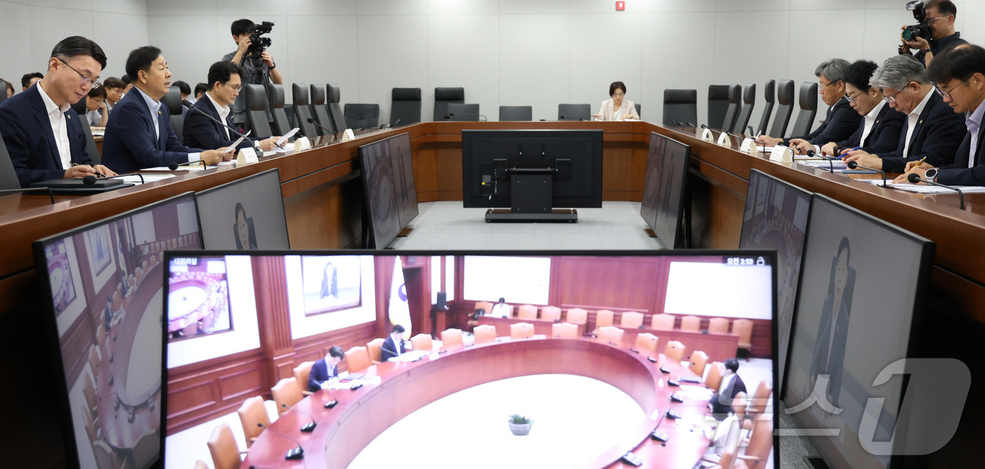 (세종=뉴스1) 김기남 기자 = 구윤철 부총리 겸 재정경제부 장관이 20일 세종시 정부세종청사에서 열린 대외경제장관회의를 주재하며 발언하고 있다. 2026.7.20/뉴스1