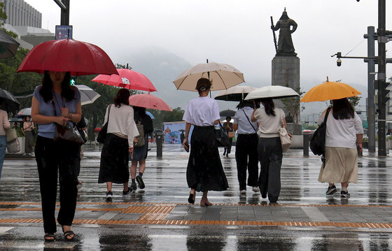 '출근길 우산 필수'