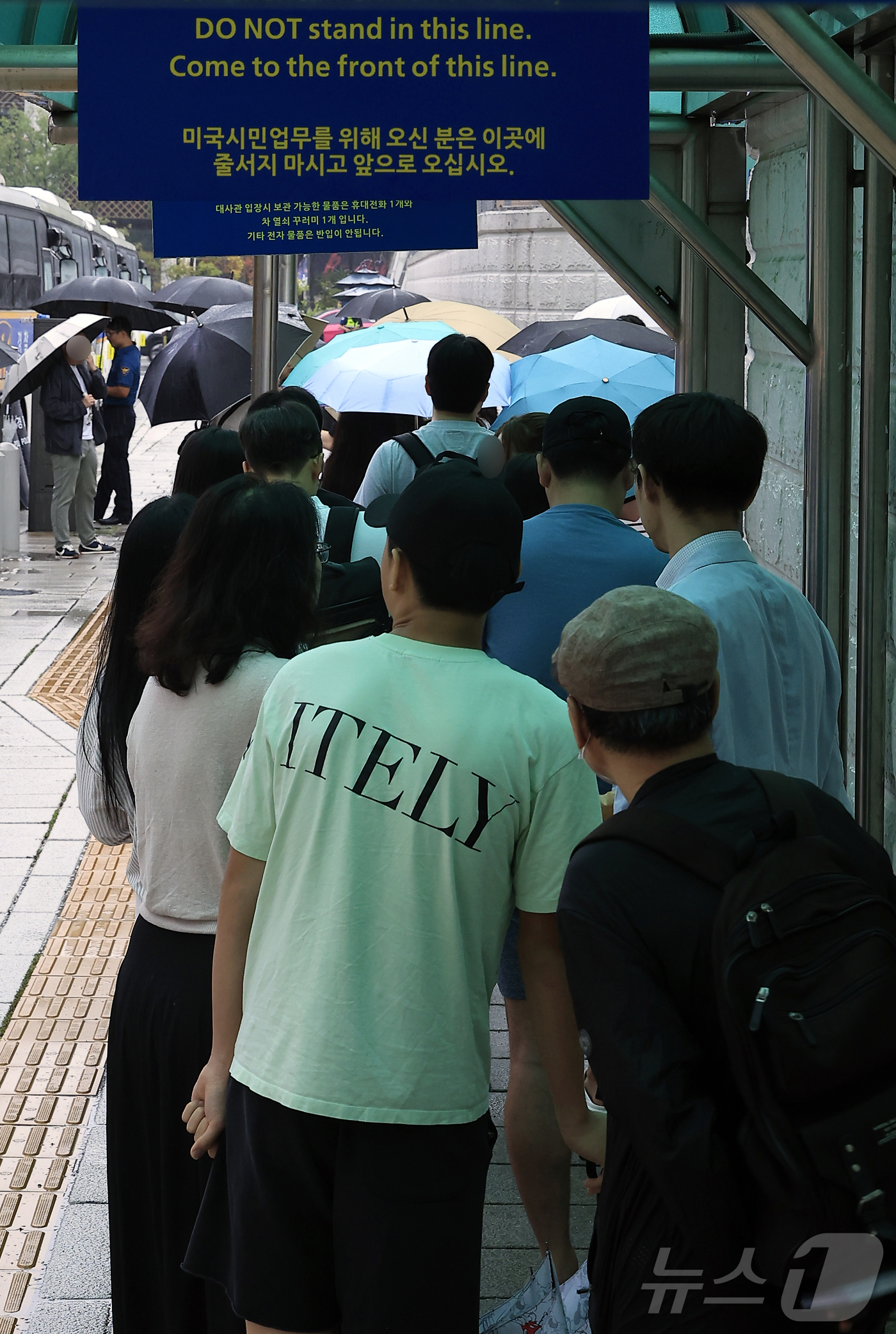 (서울=뉴스1) 박정호 기자 = 도널드 트럼프 미국 행정부가 미국에 공부하러 오는 유학생들의 체류 기간을 4년으로 제한하면서, 유학생들의 불안감이 확산하고 있는 20일 오전 서울시 …