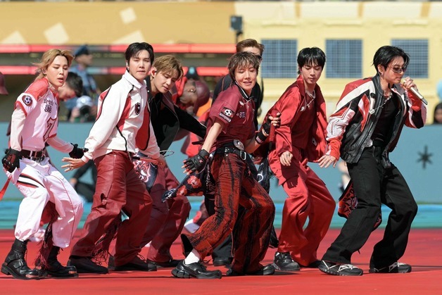 BTS, 마돈나·저스틴 비버와 나란히...레벨 증명한 월드컵 하프타임쇼[N이슈]