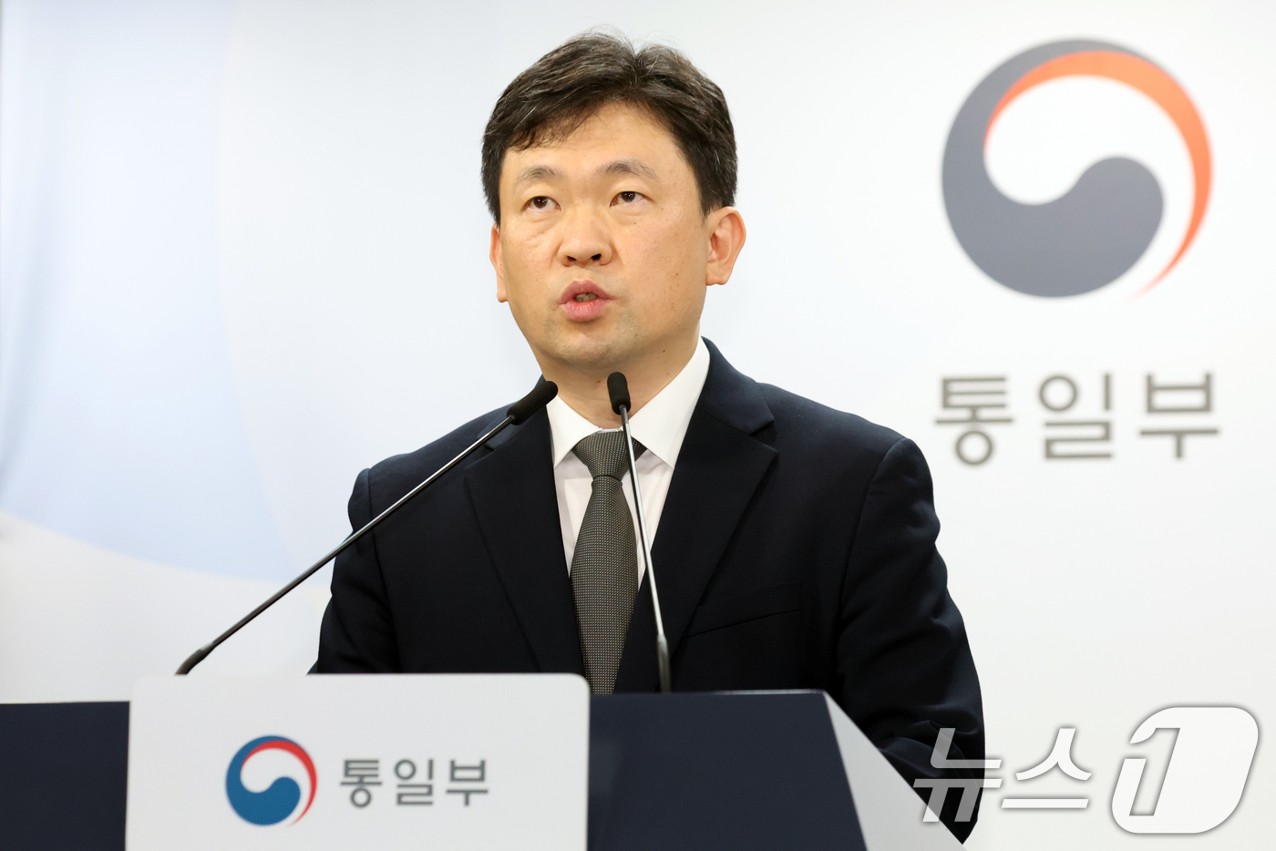 (서울=뉴스1) 김명섭 기자 = 윤민호 통일부 대변인이 20일 오전 서울 종로구 세종대로 정부서울청사에서 정례브리핑을 하고 있다.  2026.7.20/뉴스1