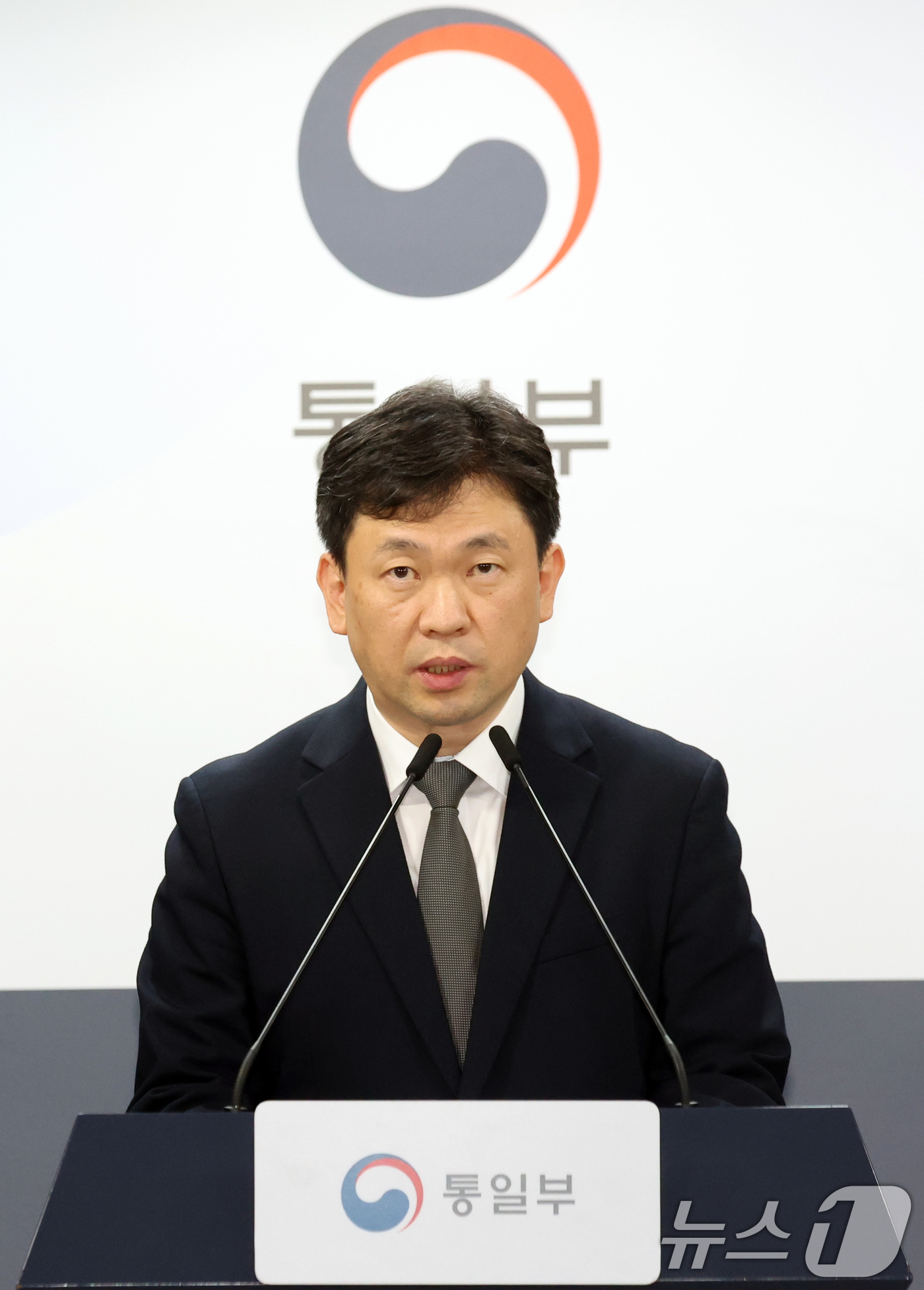 (서울=뉴스1) 김명섭 기자 = 윤민호 통일부 대변인이 20일 오전 서울 종로구 세종대로 정부서울청사에서 정례브리핑을 하고 있다.  2026.7.20/뉴스1