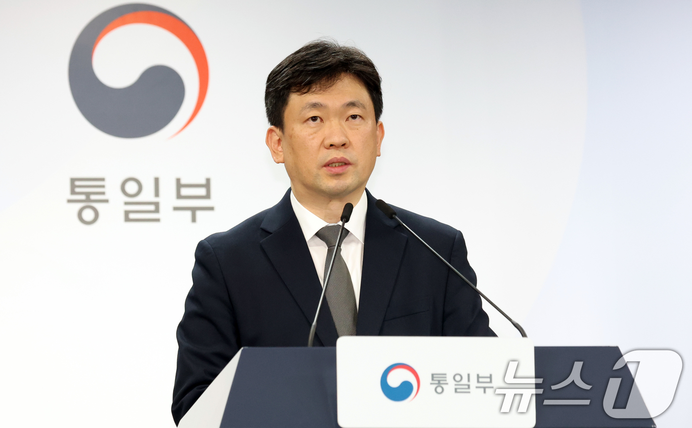 (서울=뉴스1) 김명섭 기자 = 윤민호 통일부 대변인이 20일 오전 서울 종로구 세종대로 정부서울청사에서 정례브리핑을 하고 있다.  2026.7.20/뉴스1