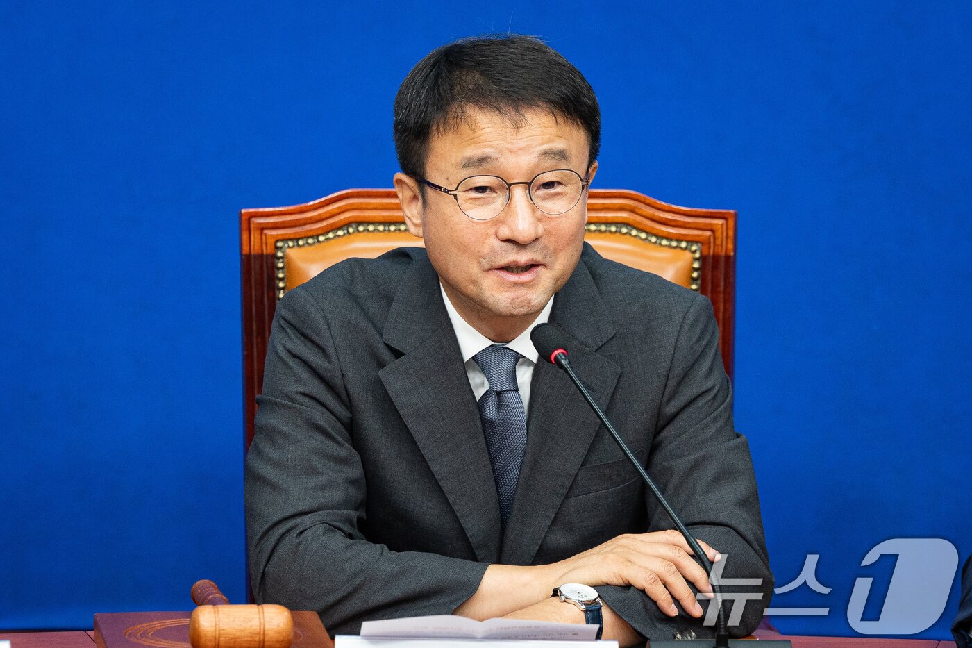 본문 이미지 - 한병도 더불어민주당 당대표 직무대행 겸 원내대표가 20일 서울 여의도 국회에서 열린 공명선거실천 서약식에서 인사말을 하고 있다. 2026.7.20 ⓒ 뉴스1 유승관 기자