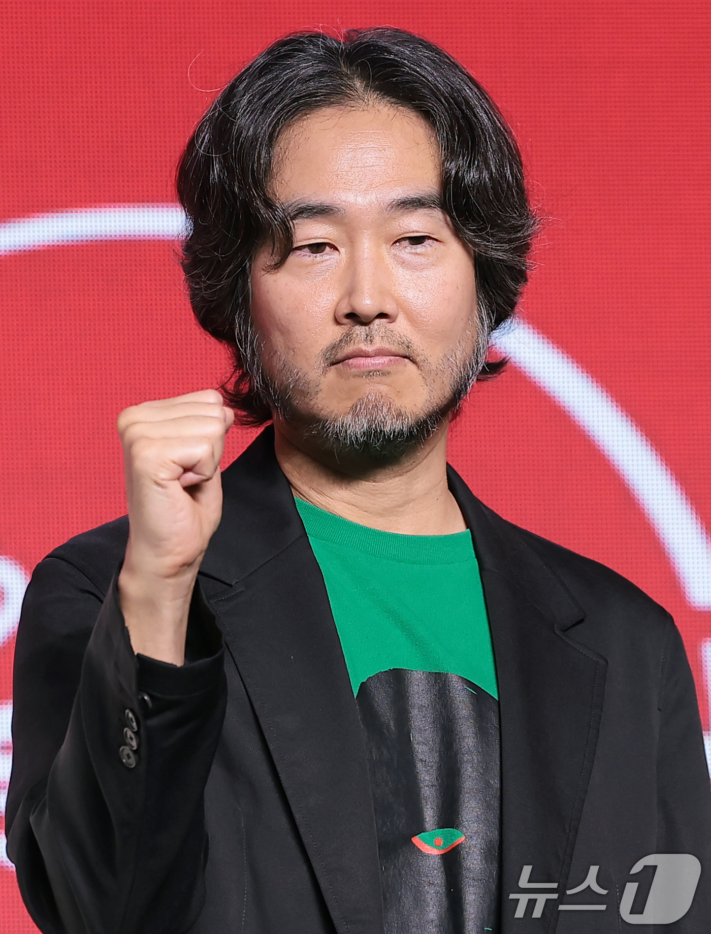 (서울=뉴스1) 권현진 기자 = 이권 감독이 20일 서울 영등포구 콘래드 서울 호텔에서 열린 디즈니+ 오리지널 시리즈 '킬러들의 쇼핑몰 시즌2' 제작발표회에서 포즈를 취하고 있다. …